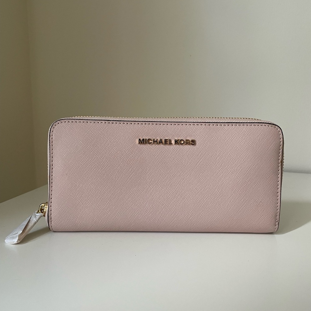 Michael Kors Zipper Wallet